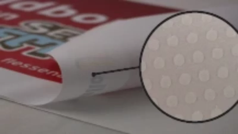 Easy Dot sticker met vergrote weergave van de dotjeslijm, geplaatst bij de offerte-aanvraag sectie.